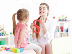 5 Cara Efektif Mengatasi Speech Delay pada Anak