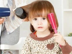 10 Rekomendasi Merk Hair Lotion Bayi Terbaik dengan Wangi yang Tahan Lama