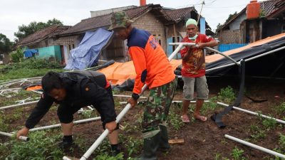 Gempa Cianjur: BNPB Minta Warga Koordinasi Terkait Bongkar Pasang Tenda Darurat