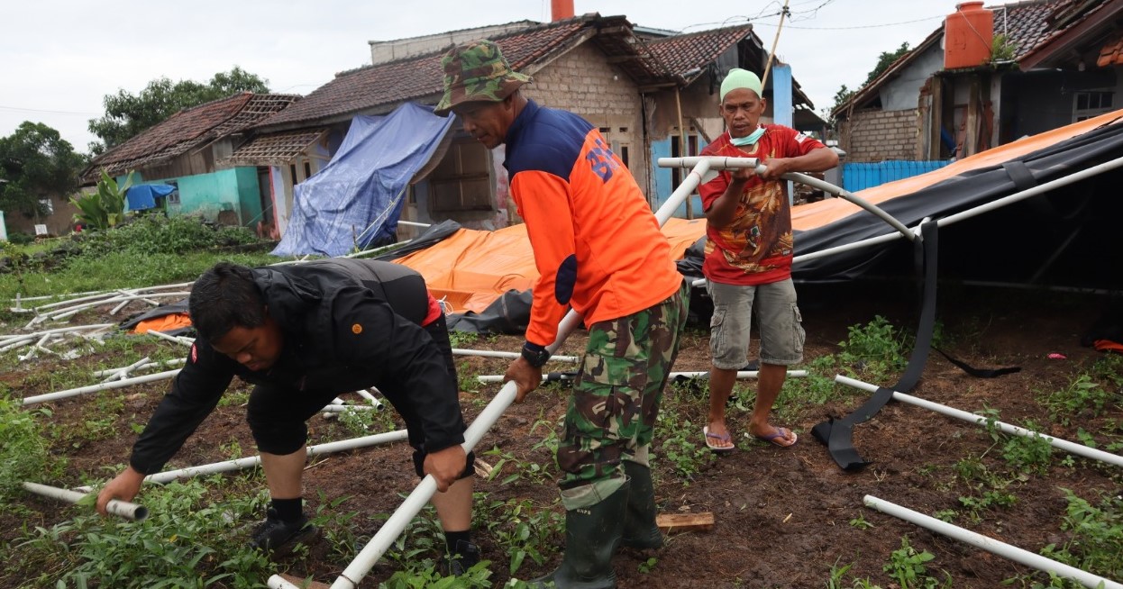 Bongkar Pasang Tenda Darurat